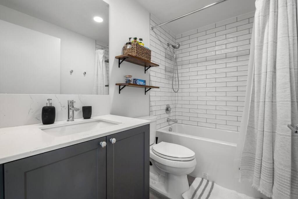 Apartamento Chic 1Br Kensington Unit W/Parking YYC Exterior foto